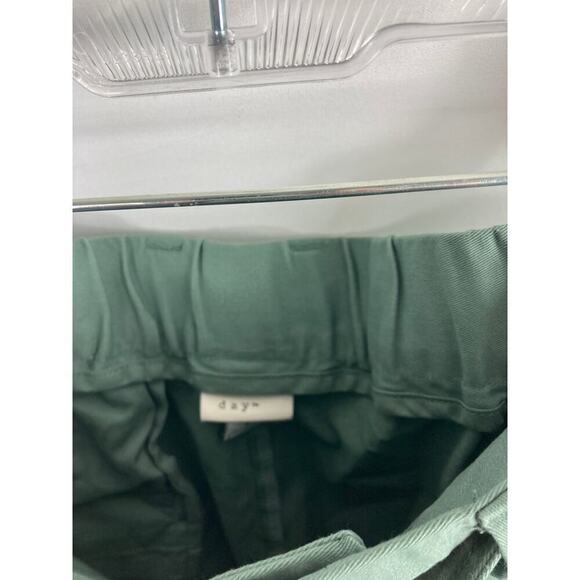 NWT A New Day Green Paperbag Pants Size 8 - Picture 2 of 4